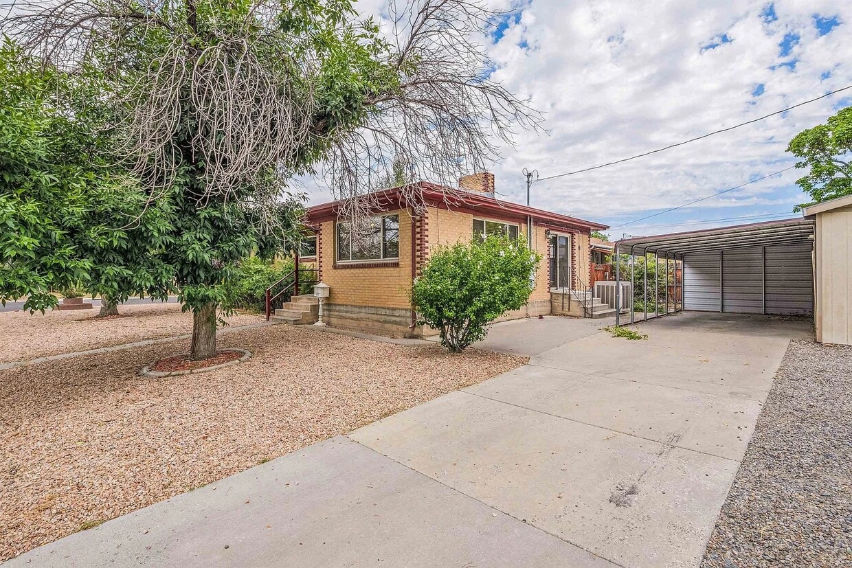 Primary Photo - 2202 Orchard Ave