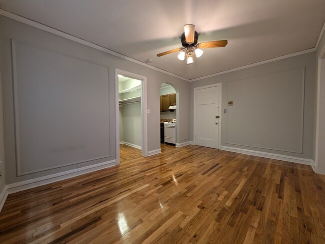Building Photo - 832 W Wolfram St