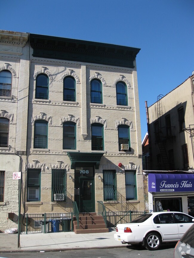 Foto del edificio - Knickerbocker Avenue Cluster