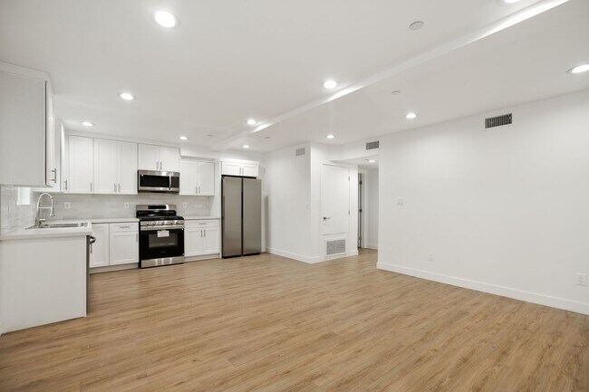 Foto del edificio - 4232 Rosewood Ave