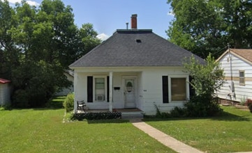 Building Photo - 916 N Sheridan Ave