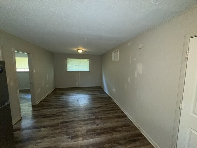 Building Photo - 5558 Queen Mary Ln