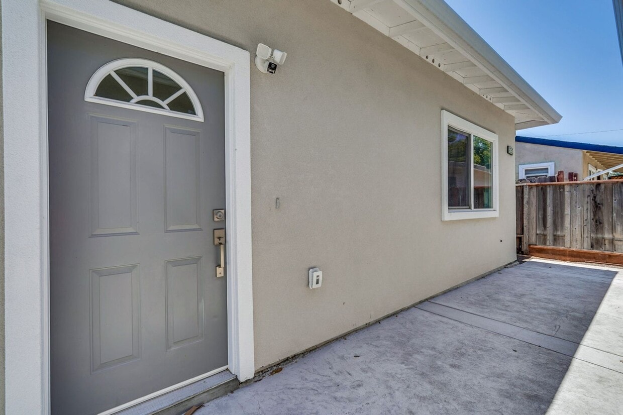 Primary Photo - Excellent 2 bed 1 Bath ADU