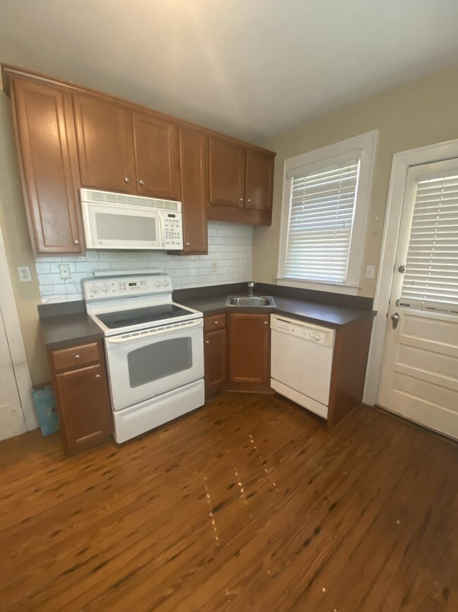 Building Photo - 422 McDaniel St