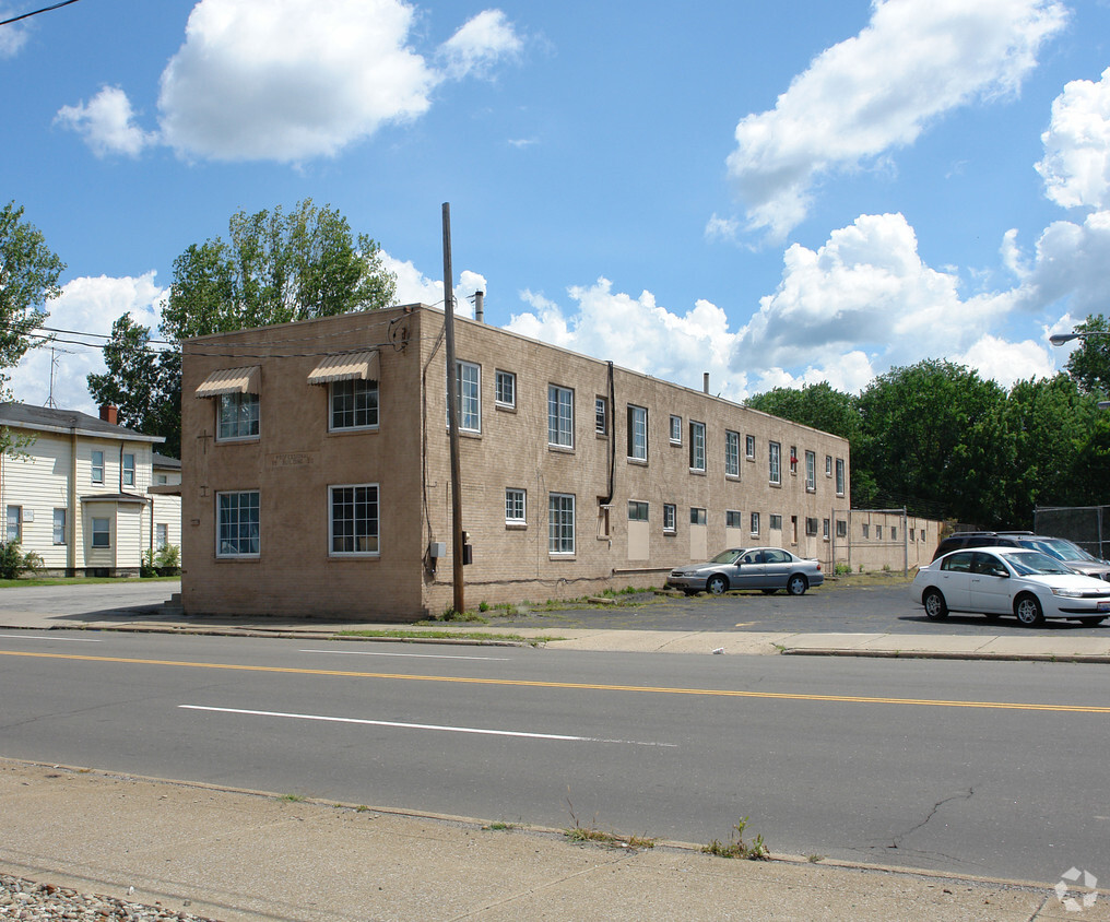 Building Photo - 438 N Park Ave