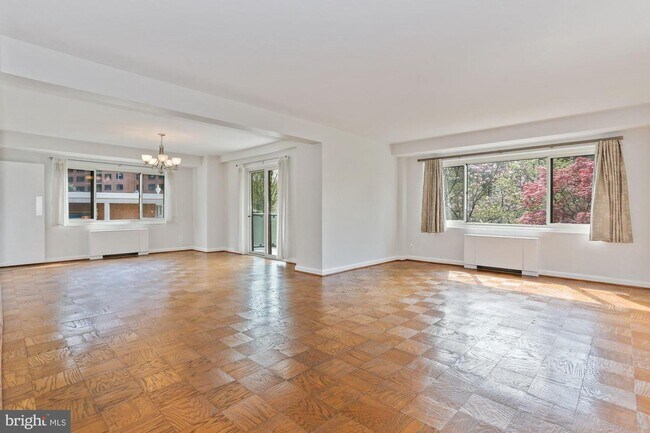Foto del edificio - 4201 Cathedral Ave NW