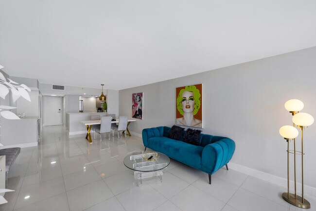 Foto del edificio - 1717 N Bayshore Dr