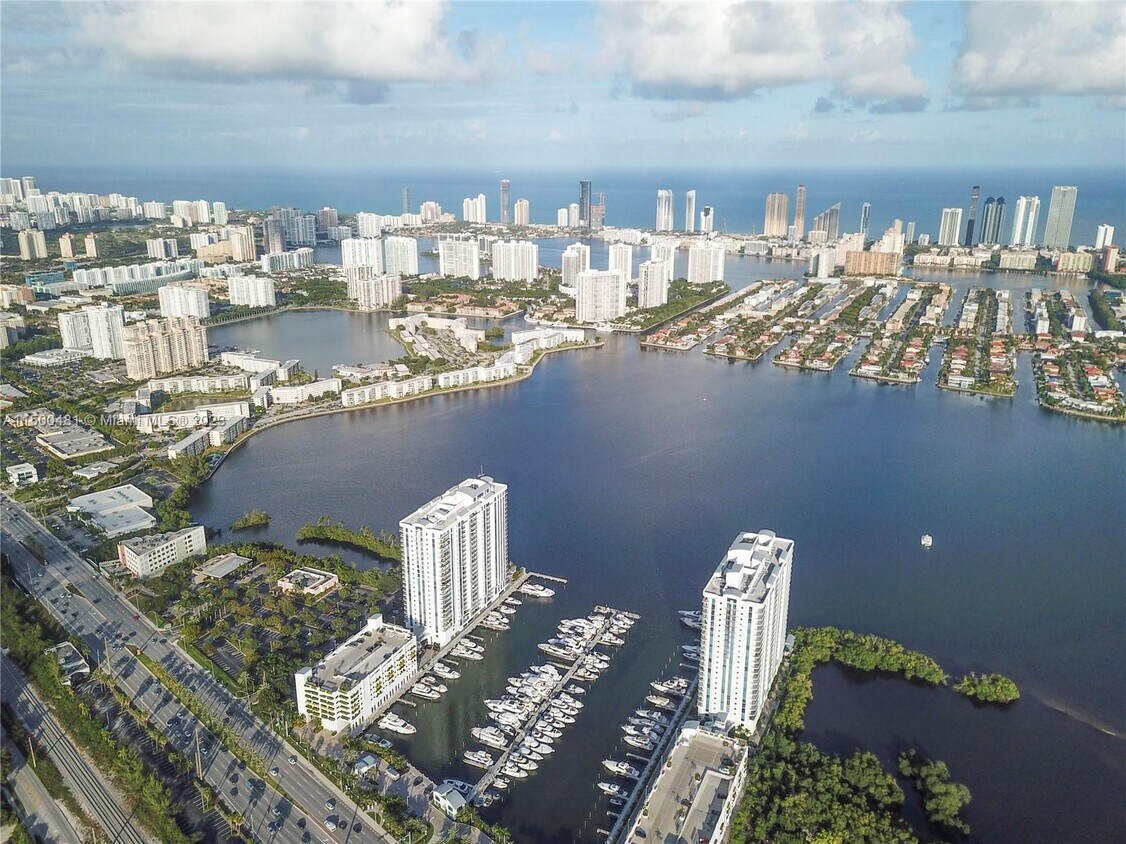 Primary Photo - 17301 Biscayne Blvd