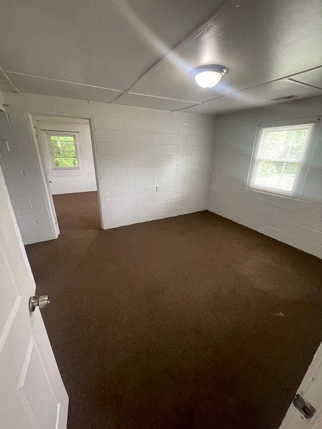 Building Photo - Duplex for rent! 2Bd 1Ba!