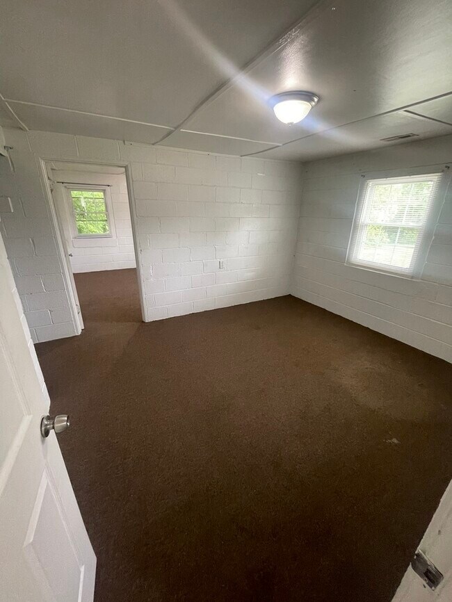 Foto del edificio - Duplex for rent! 2Bd 1Ba!