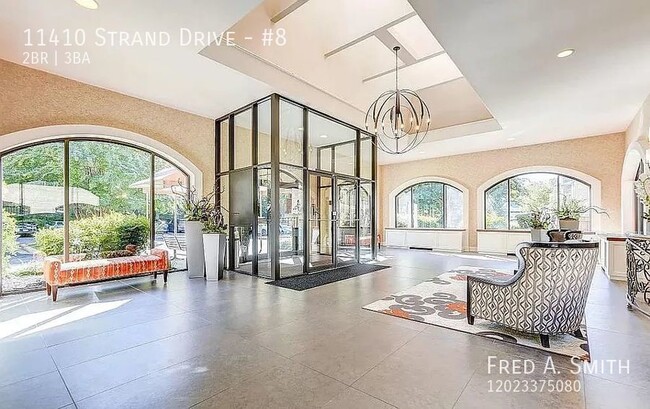 Building Photo - 2 Level Condo Available Now in North Bethe...
