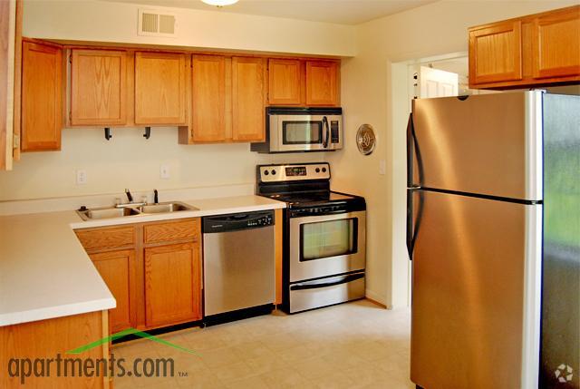 New Castle Apartments - 201 Newcastle Dr Colonial Heights, VA