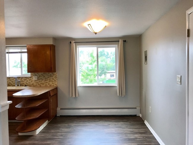 Building Photo - Cottonwood Apartments