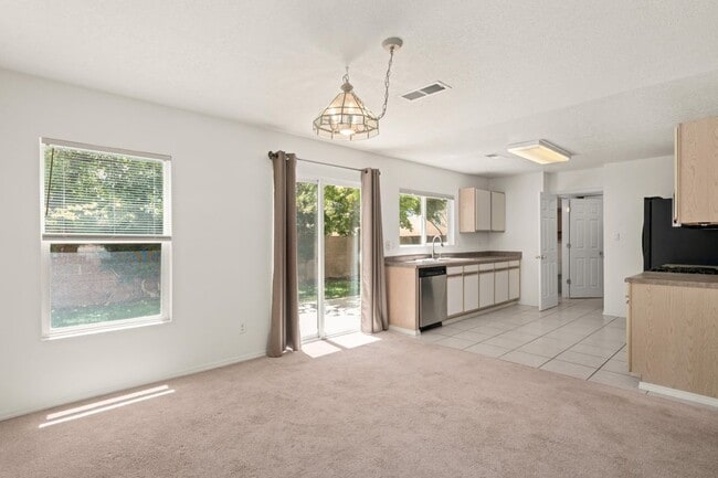 Building Photo - 12420 Mountainside Way NE
