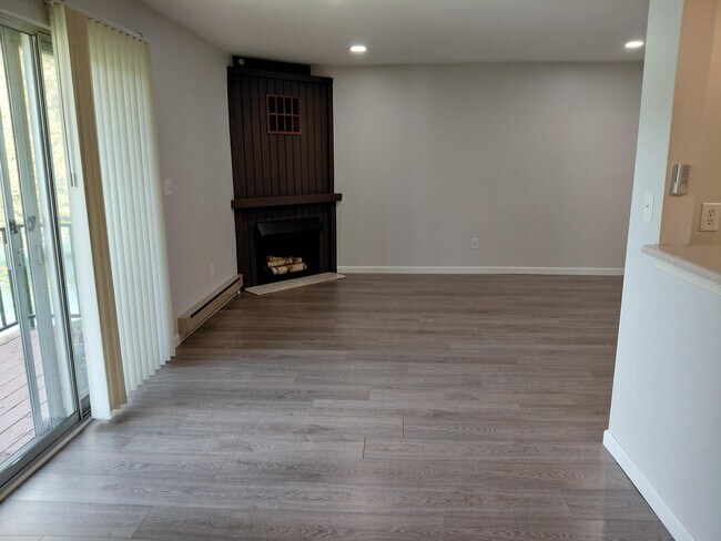 Foto del edificio - 7513 Woodview St