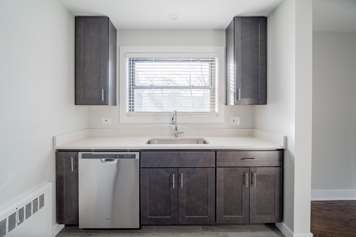 Foto principal - 7363 N Sheridan Rd