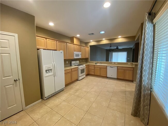 Building Photo - 8649 Echo Grande Dr