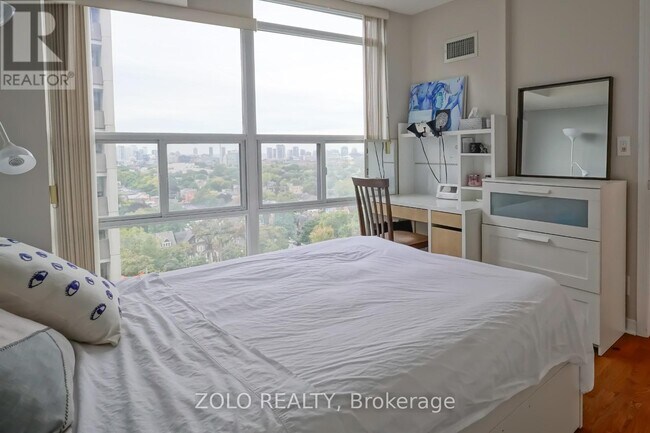 Photo du bâtiment - 736 Spadina Ave.