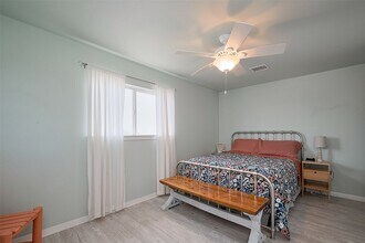 Building Photo - 510 Oyster St