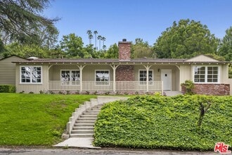 Building Photo - 18080 Karen Dr