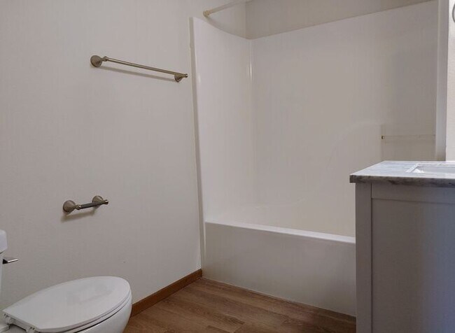 Building Photo - $975 | 2 Bedroom, 1 Bathroom Condo | Pet F...