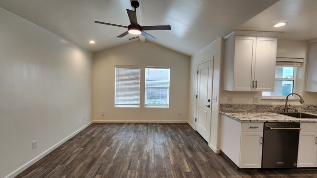 Foto del edificio - 1659 Bullard Ave.