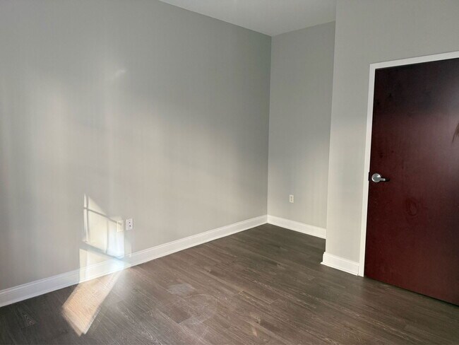 Foto del edificio - 210 Farmington Ave