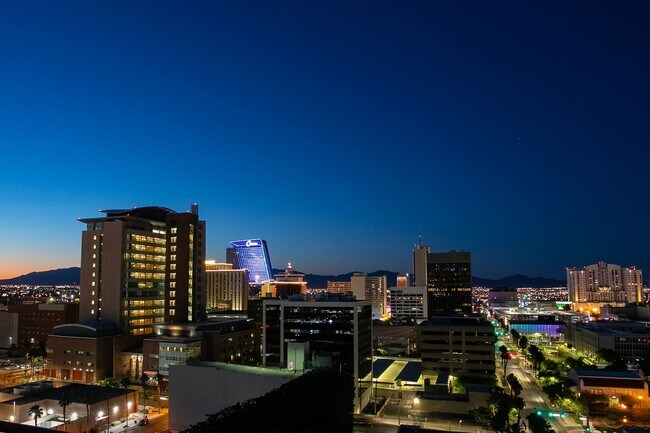 Foto del edificio - FULLY FURNISHED - JUHL - 2 BEDROOM 2 BATH WITH 2 PARKING SPACES