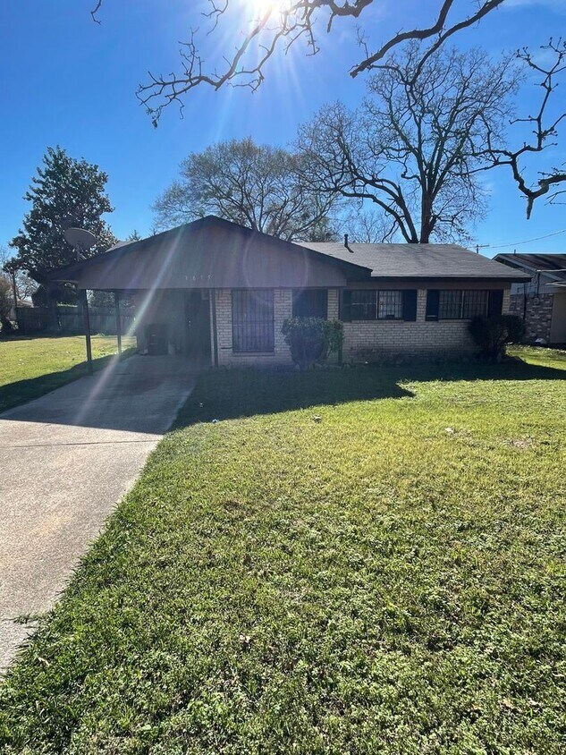 Primary Photo - 3 br, 1 bath House - 3855 Powell