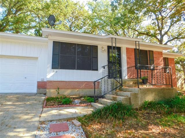 Building Photo - 2119 Mercedes Rd