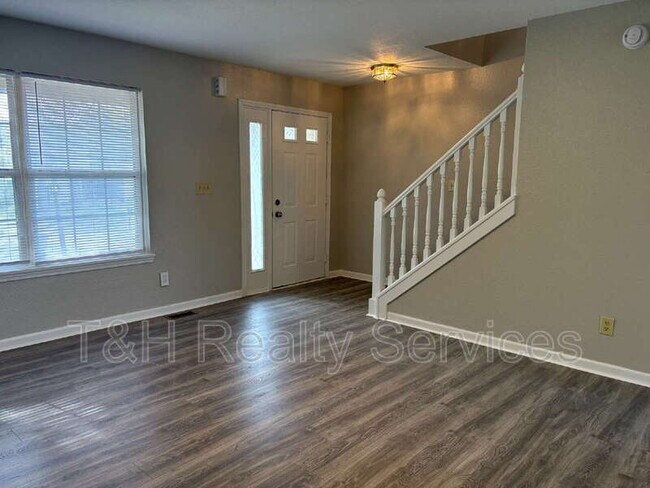 Foto del edificio - 725 Sweet Creek Dr