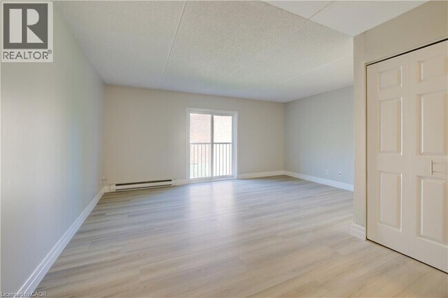 Building Photo - 329 Northlake Dr