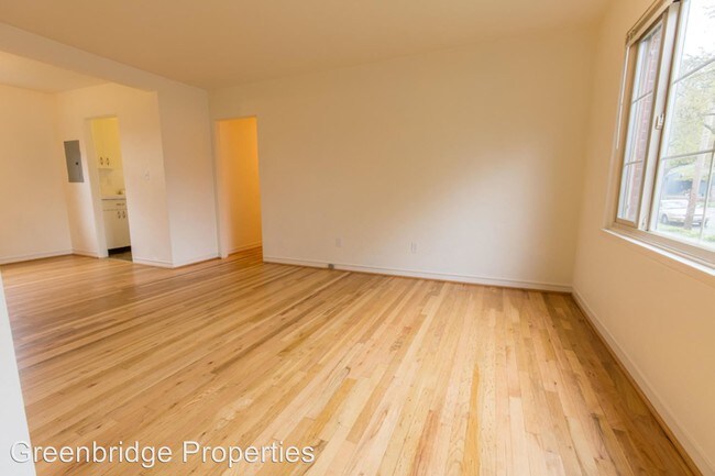 Building Photo - 729 SE 42nd Ave