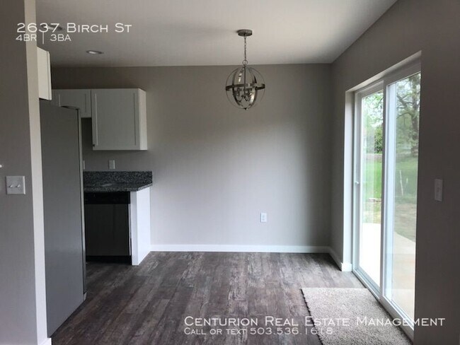 Building Photo - 2637 Birch St