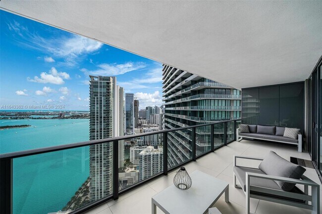 Foto del edificio - 650 NE 32nd St