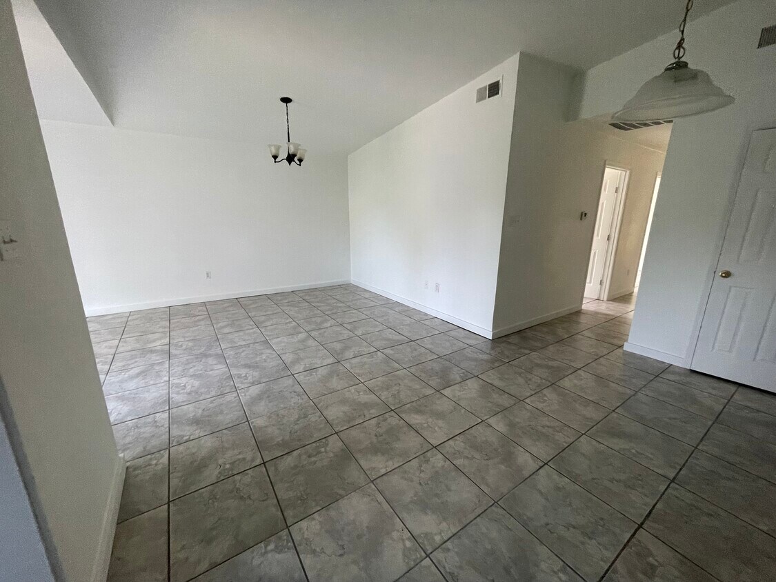 Foto del edificio - 14652 Forest Grove Ave