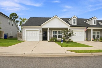 Building Photo - 666 Hampton Dr