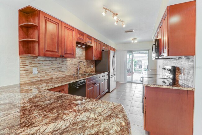 Foto del edificio - 573 Boca Ciega Point Blvd N