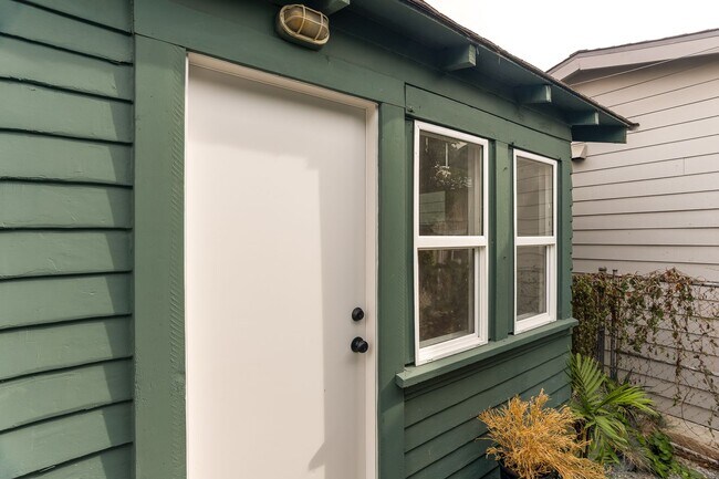 Foto del edificio - 126 1/2 Franklin Ct