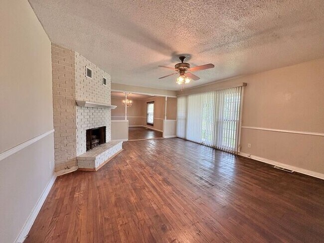 Foto del edificio - Available Now! Updated 3 Bed 2 Bath in Tyler!