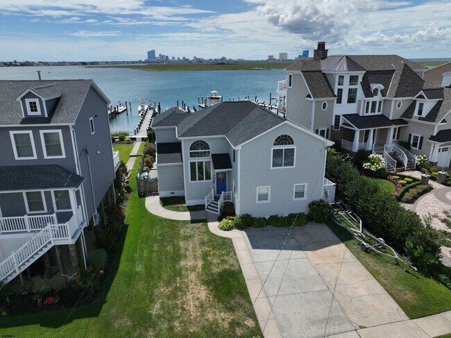Building Photo - 540 W Shore Dr