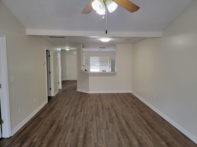Building Photo - 1406 Anna Way