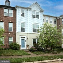 Building Photo - 328 Pink Azalea Terrace SE