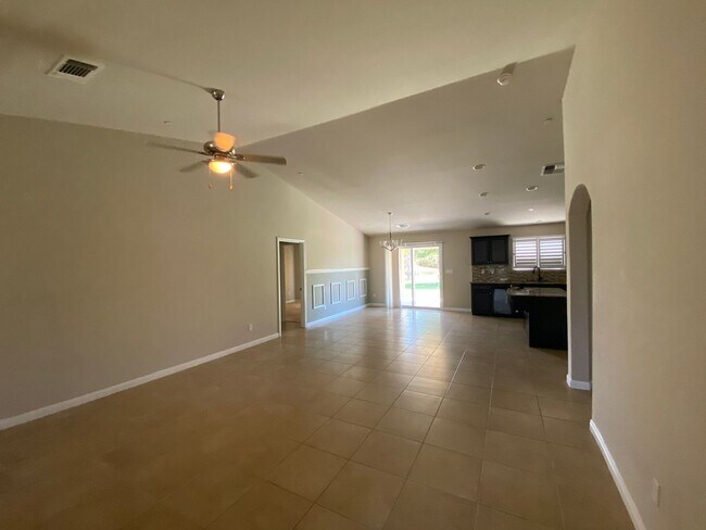 Foto del edificio - Gorgeous 5 BD 3 BA home available for rent...