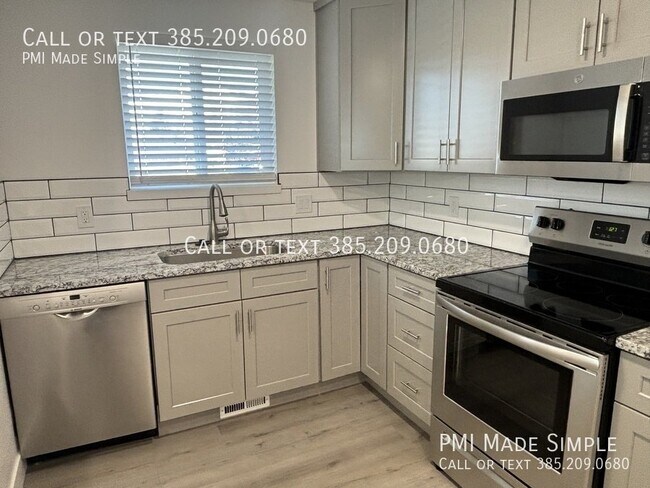 Building Photo - Renovated Duplex on a Quiet Cul-de-sac