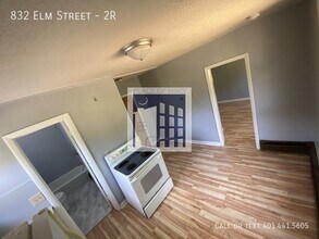 Building Photo - 832 Elm St