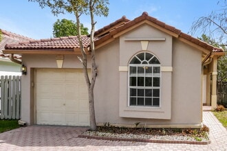 Building Photo - 428 Lakeside Cir