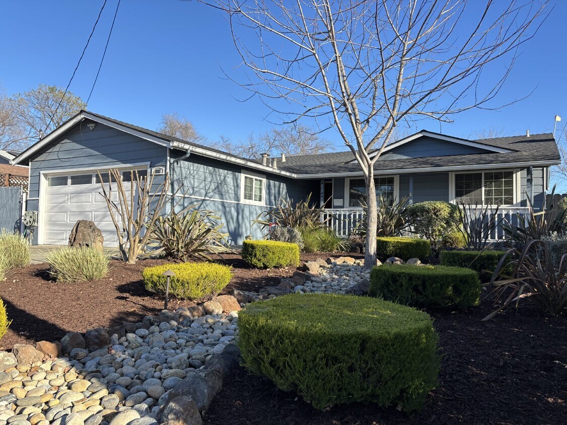 "Gorgeous 4-Bed Concord Retreat with Grani... - "Gorgeous 4-Bed Concord Retreat with Grani...