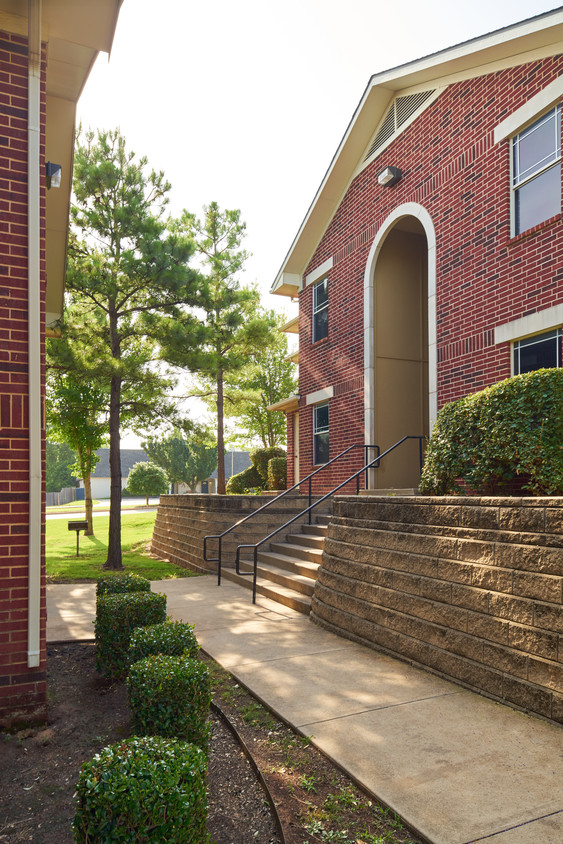 Primary Photo - Dillon Park Student Apartments