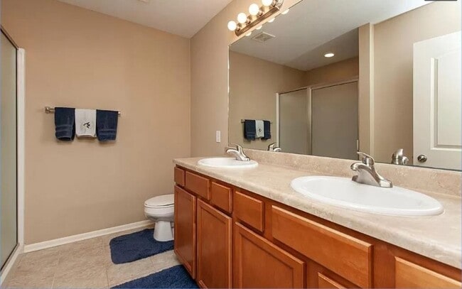 Master bathroom - 407 NE 46th St